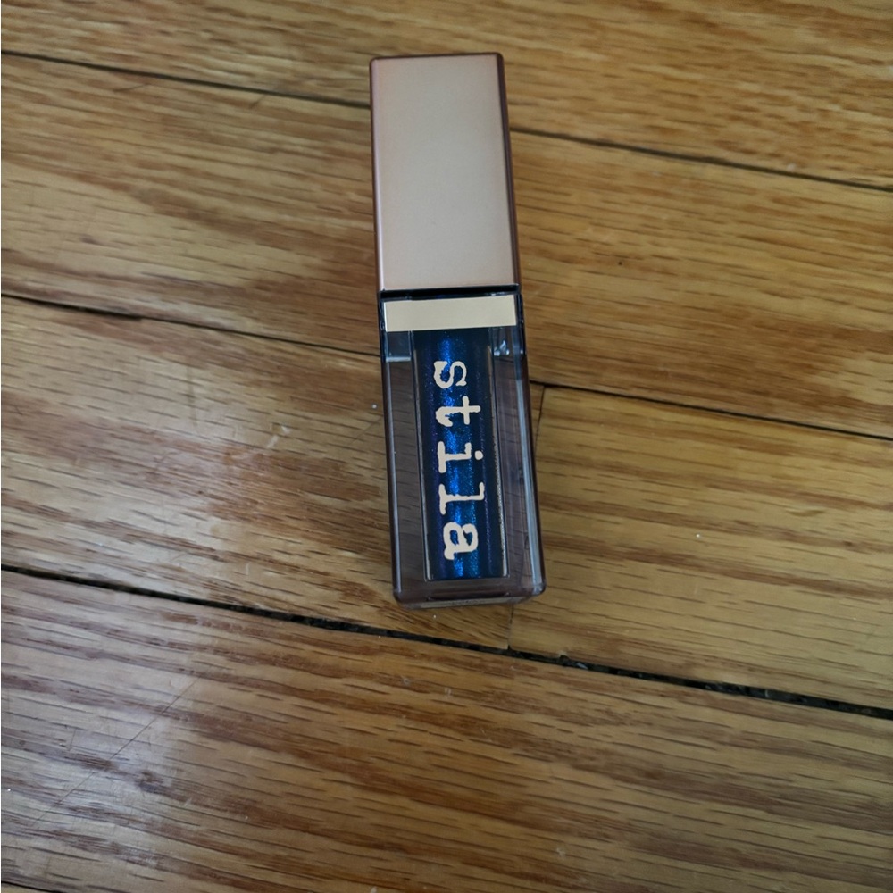 Liquid eyeshadow